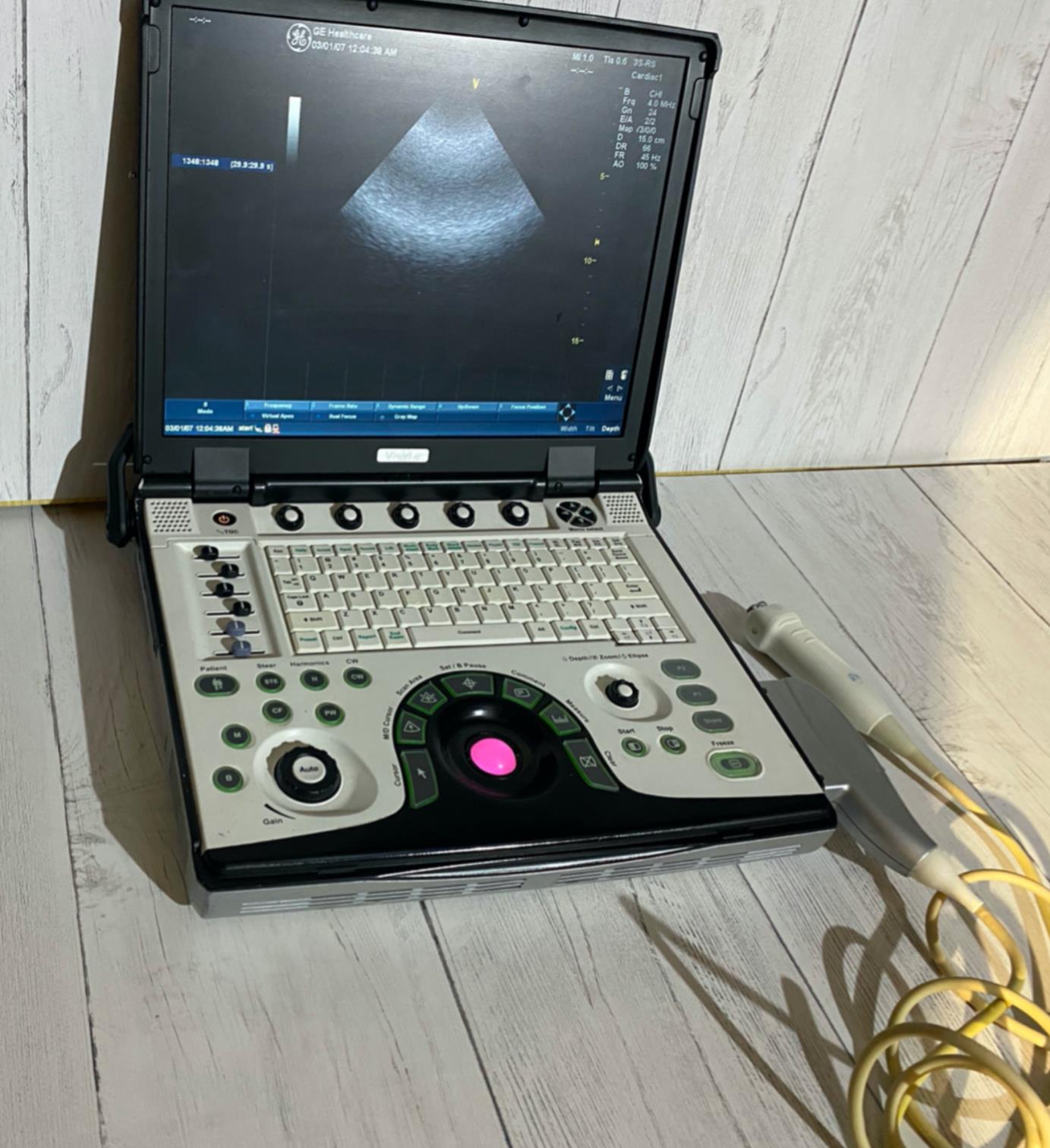 GE VIVID E Portable laptop Ultrasound with phased array probe and CW 2009 DIAGNOSTIC ULTRASOUND MACHINES FOR SALE