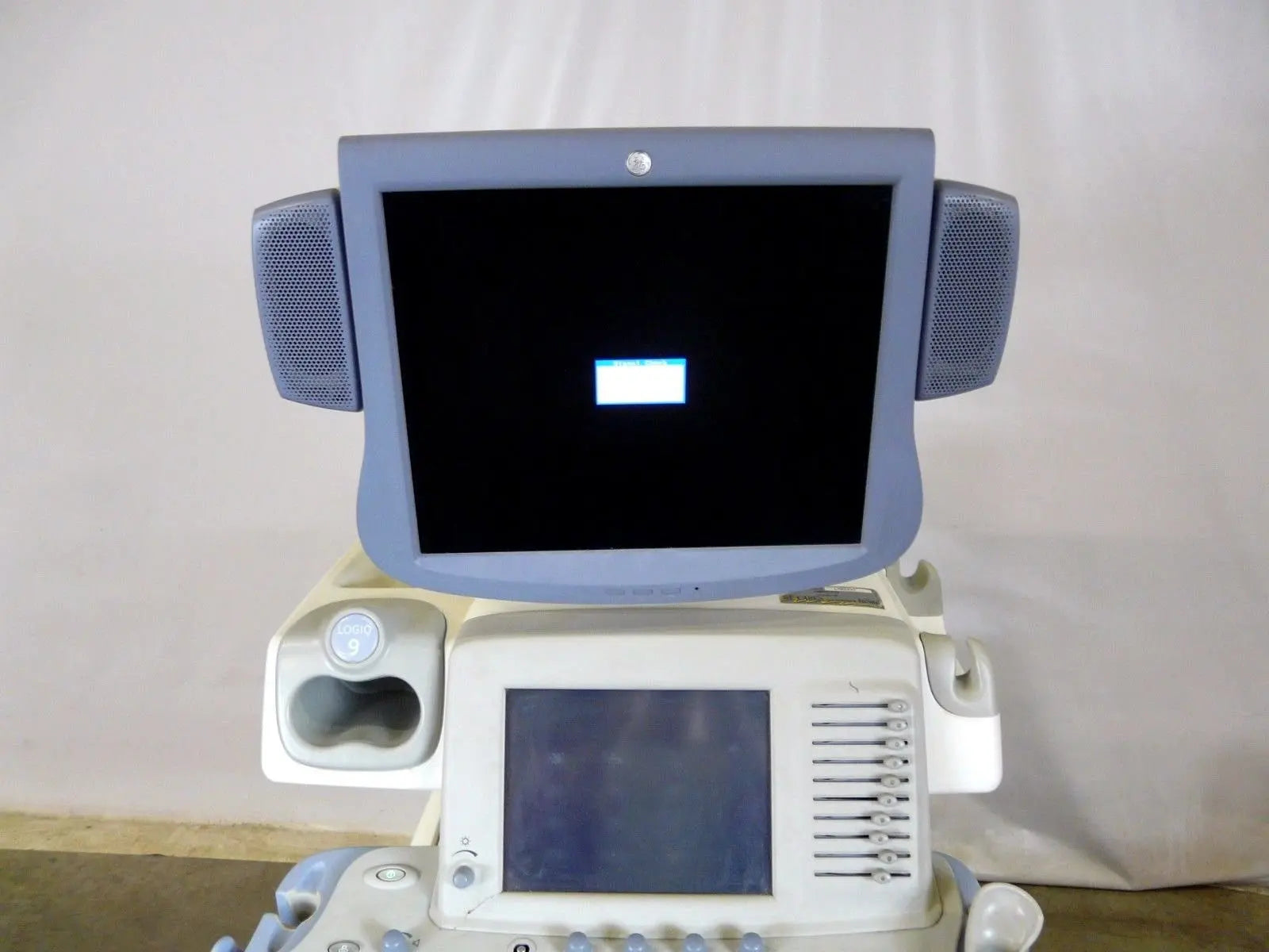 GE Logiq 9 Ultrasound System w/ 3.5C Transducer + Sony UP-D55 Printer Medical DIAGNOSTIC ULTRASOUND MACHINES FOR SALE